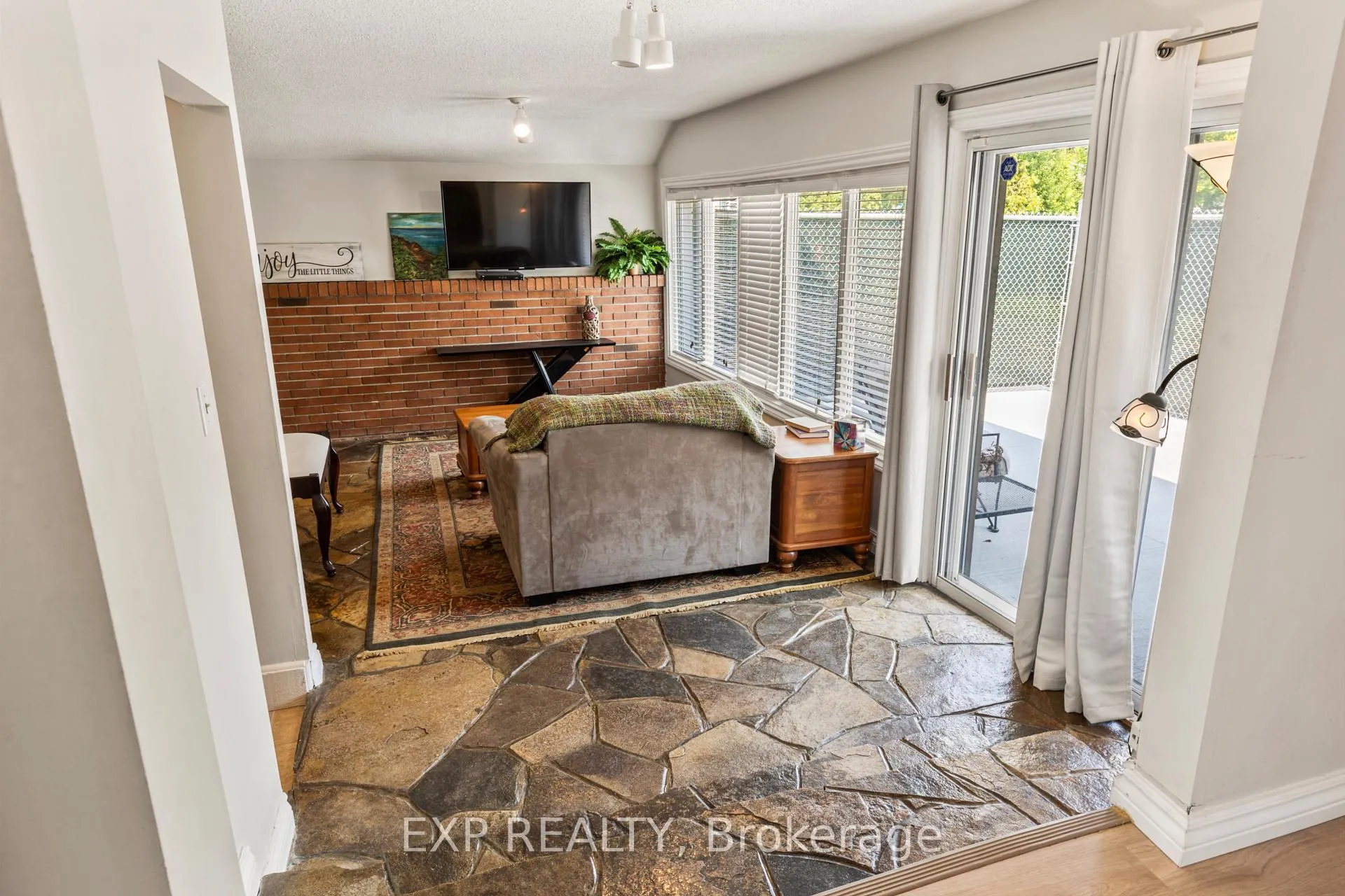 Photo 12 of Unit B, 11532 Longwoods Road, Middlesex Centre, Delaware Town — HOMEH