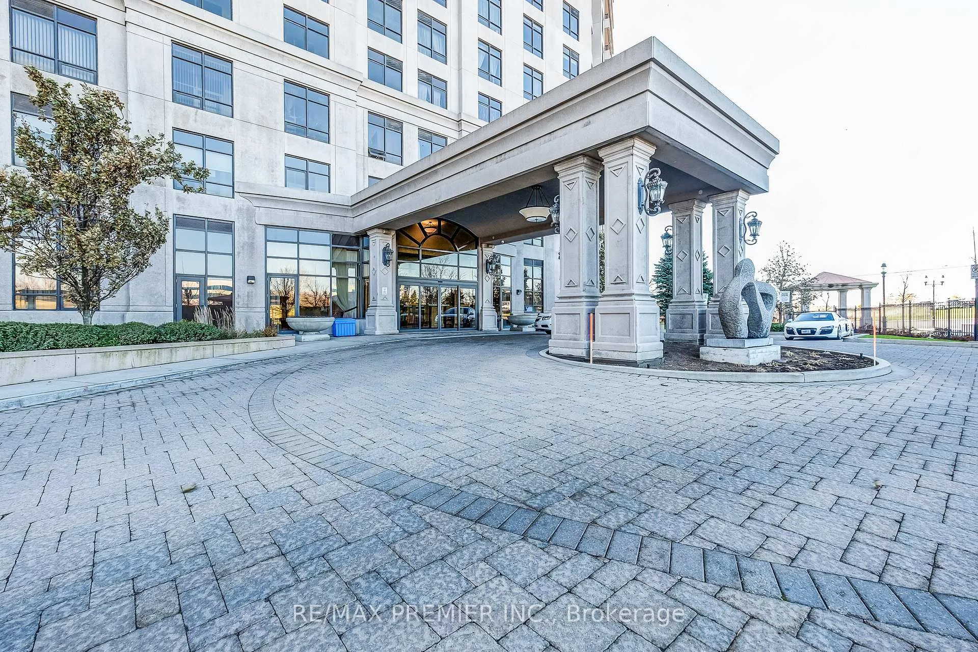 Photo 2 of Unit 208, 9235 Jane Street, Vaughan, Maple — HOMEH
