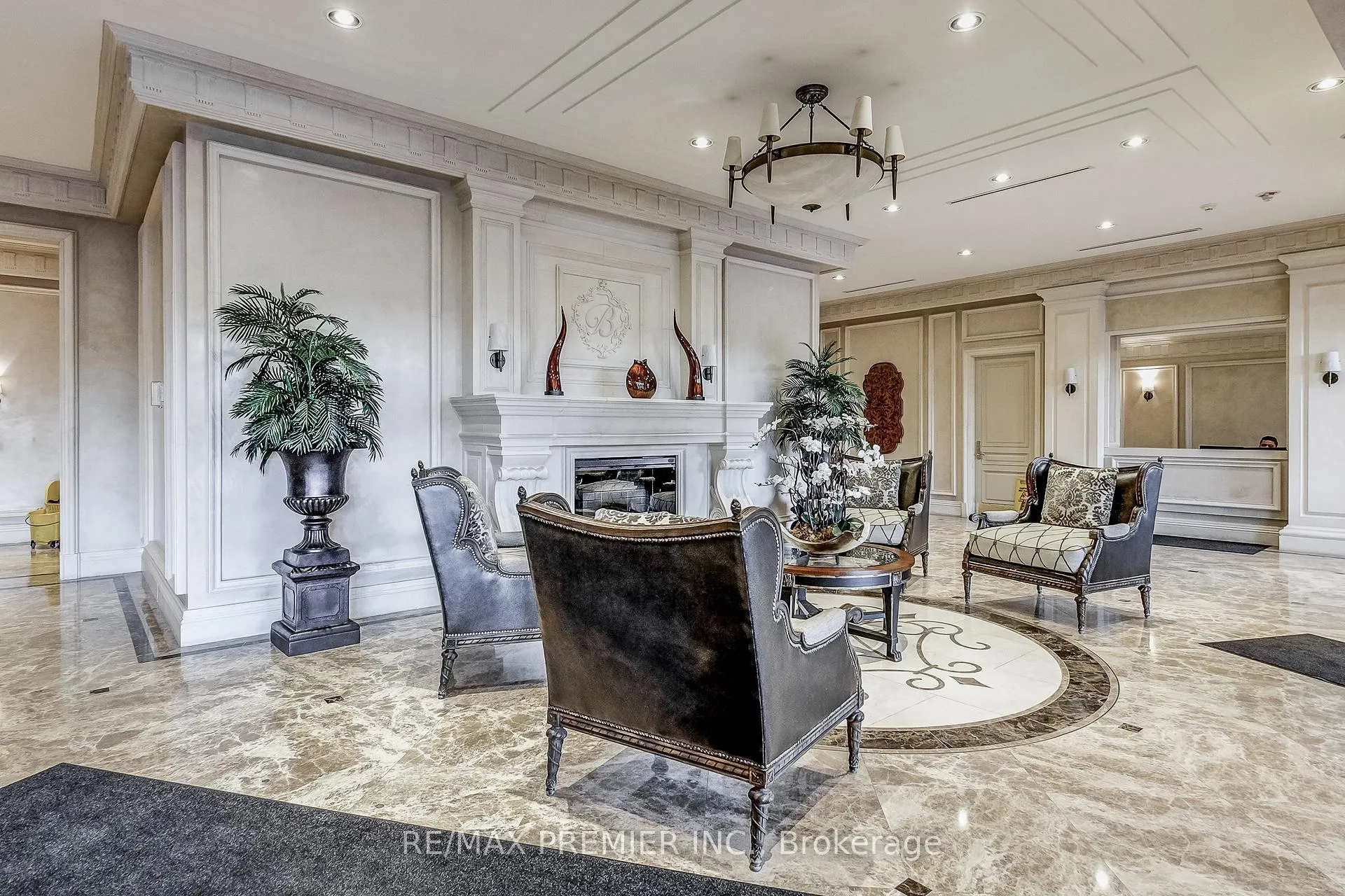 Photo 4 of Unit 208, 9235 Jane Street, Vaughan, Maple — HOMEH