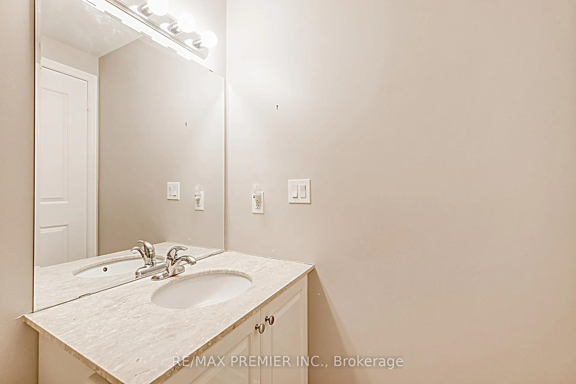 Photo 19 of Unit 208, 9235 Jane Street, Vaughan, Maple — HOMEH