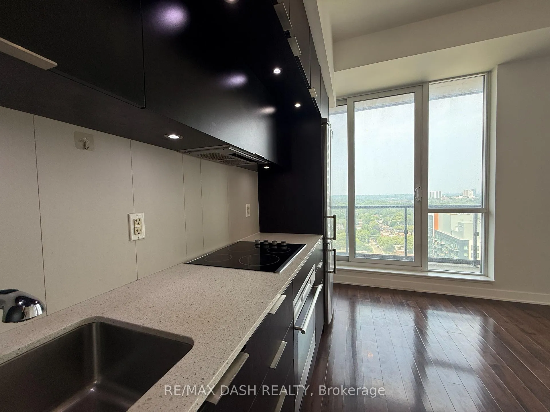 Photo 9 of Unit 2411, 170 Sumach Street, Toronto, Regent Park — HOMEH