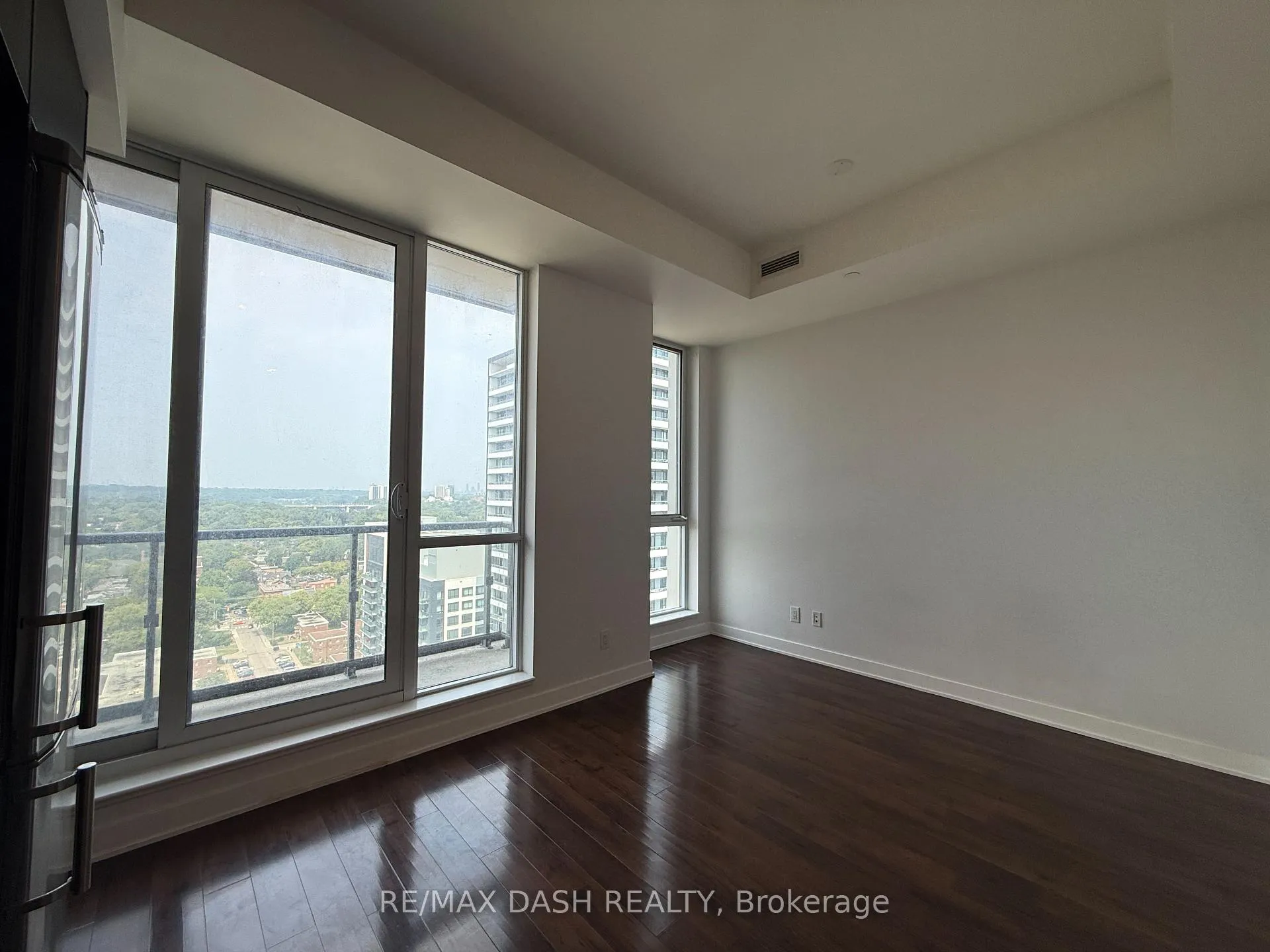 Photo 13 of Unit 2411, 170 Sumach Street, Toronto, Regent Park — HOMEH