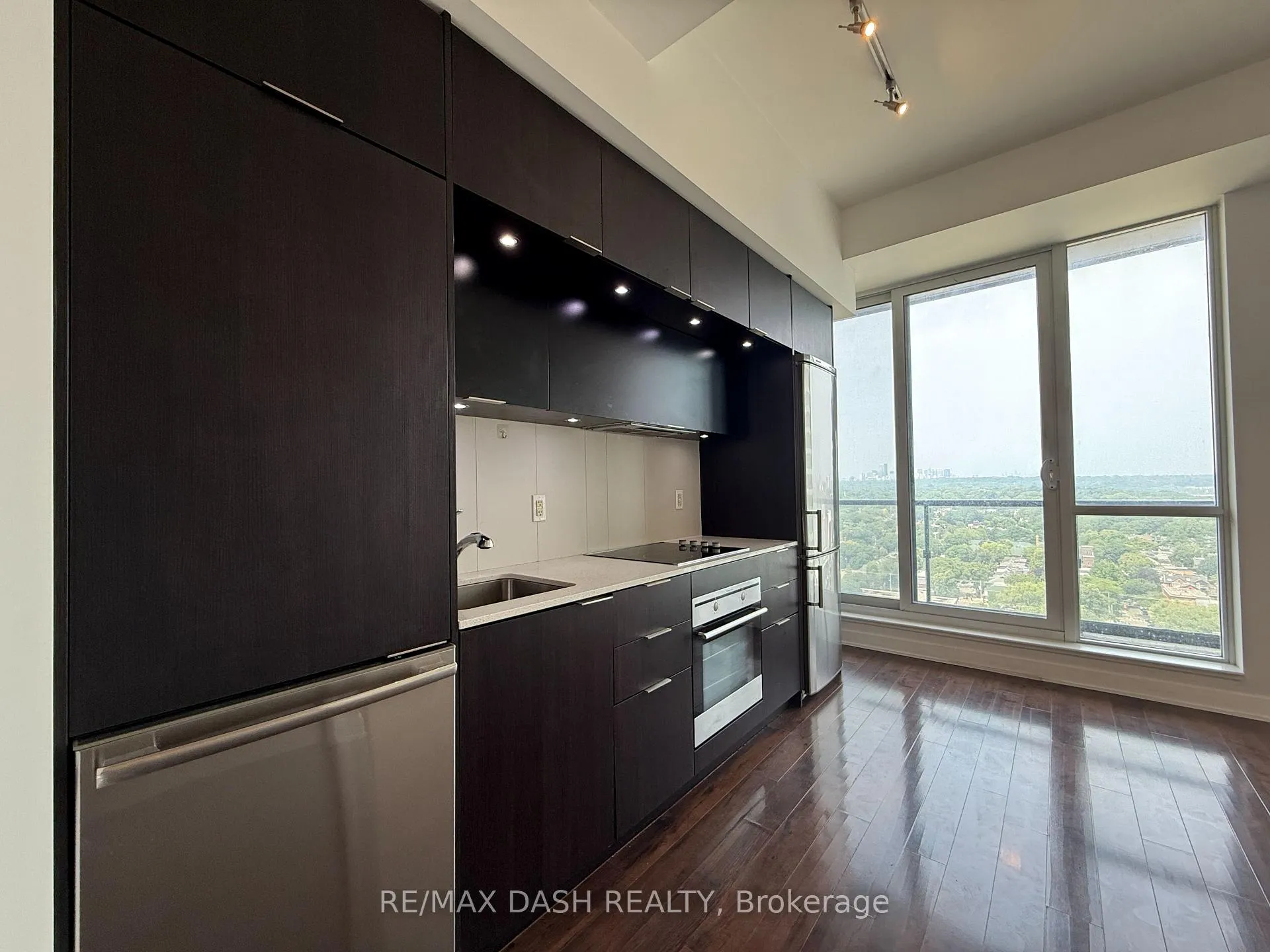 Photo 15 of Unit 2411, 170 Sumach Street, Toronto, Regent Park — HOMEH