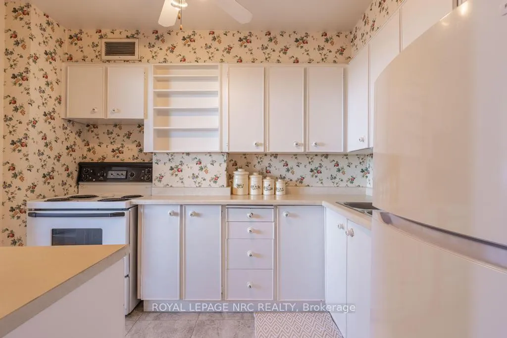 Photo 14 of Unit 1205, 15 Towering Heights, St. Catharines, Glendale/Glenridge — HOMEH