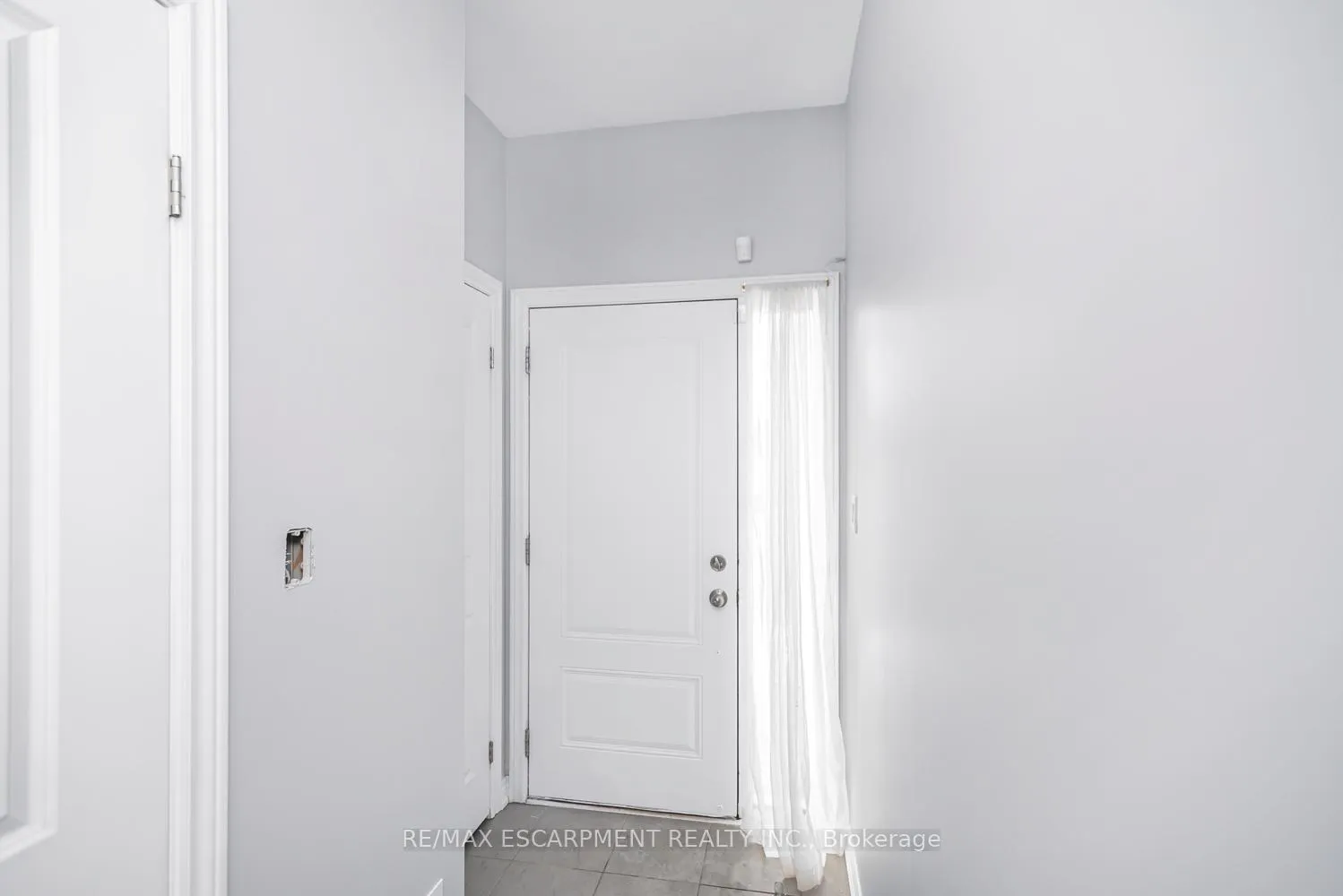 Photo 4 of Unit 10, 377 Glancaster Road, Hamilton, Rural Glanbrook — HOMEH