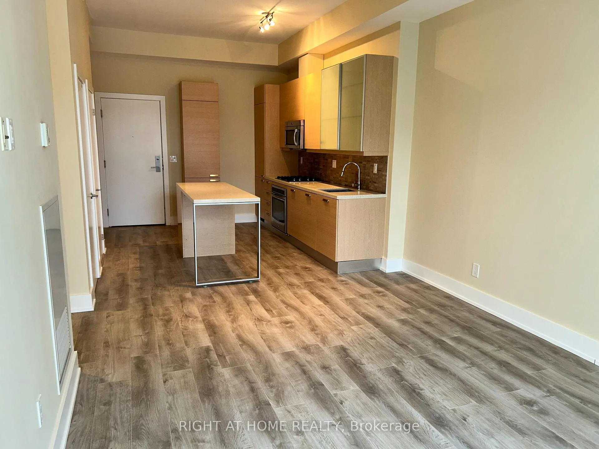 Photo 3 of Unit 217, 66 Kippendavie Avenue, Toronto, The Beaches — HOMEH