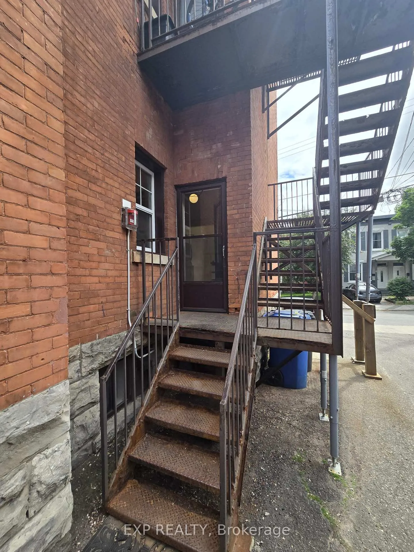Photo 2 of Unit 1, 453 Lewis Street, Ottawa, Ottawa Centre — HOMEH