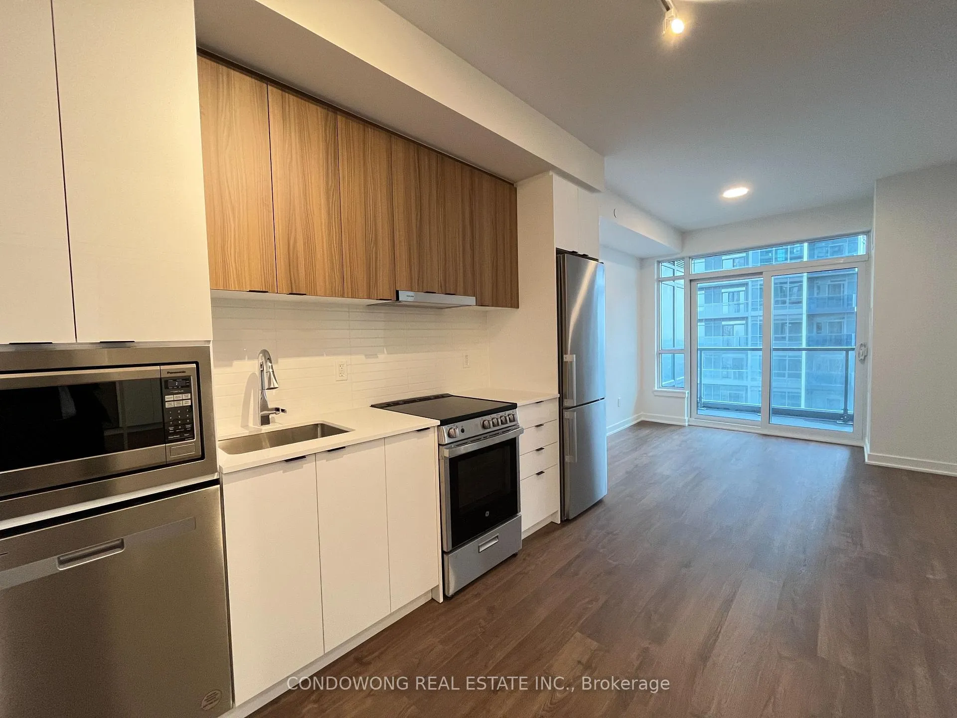 Photo 1 of 50 Upper Mall Way E, Vaughan, Brownridge — HOMEH