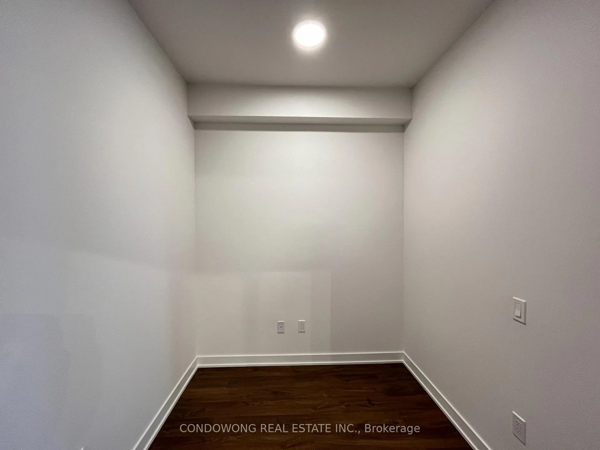 Photo 6 of 50 Upper Mall Way E, Vaughan, Brownridge — HOMEH