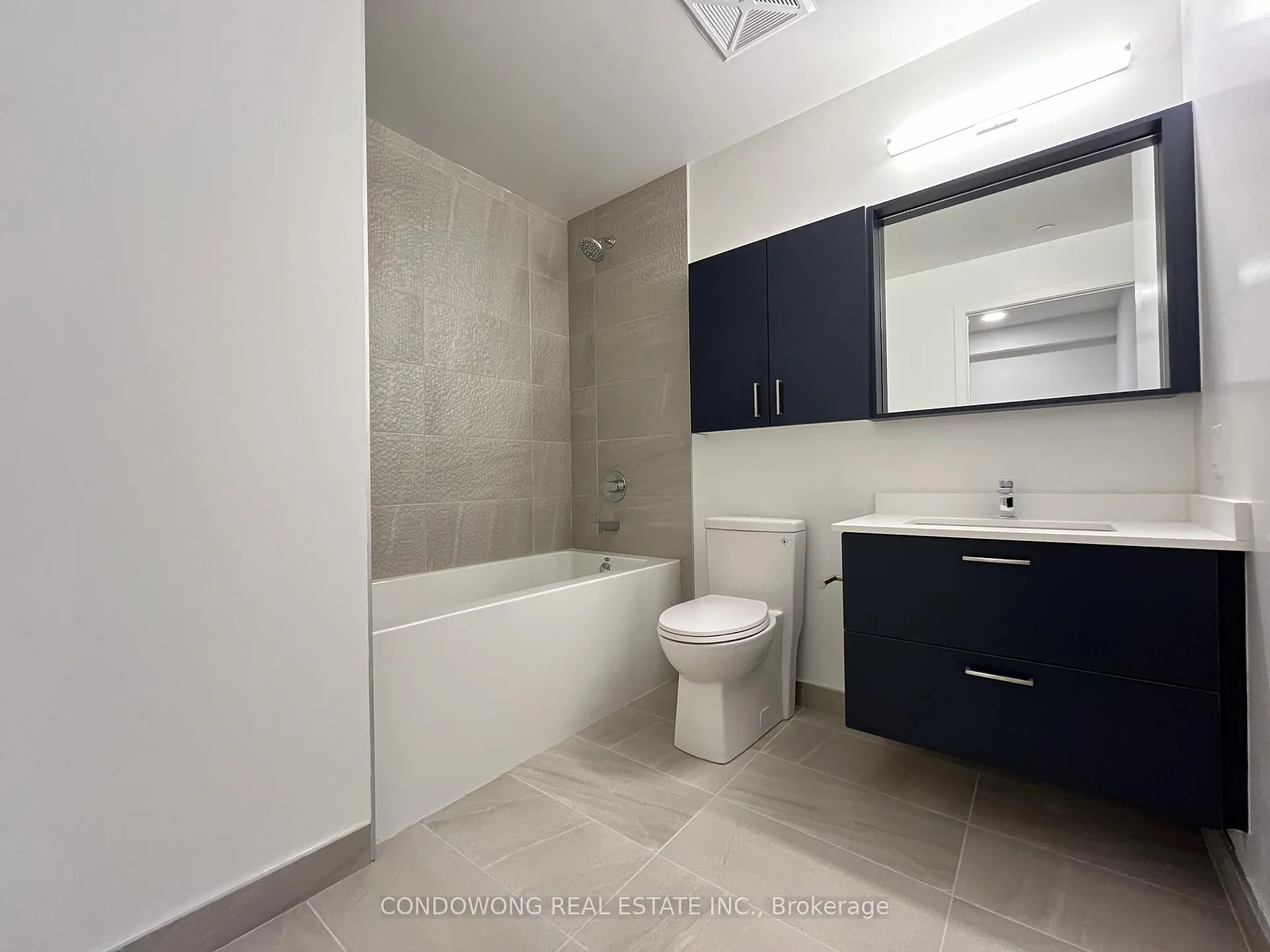 Photo 8 of 50 Upper Mall Way E, Vaughan, Brownridge — HOMEH