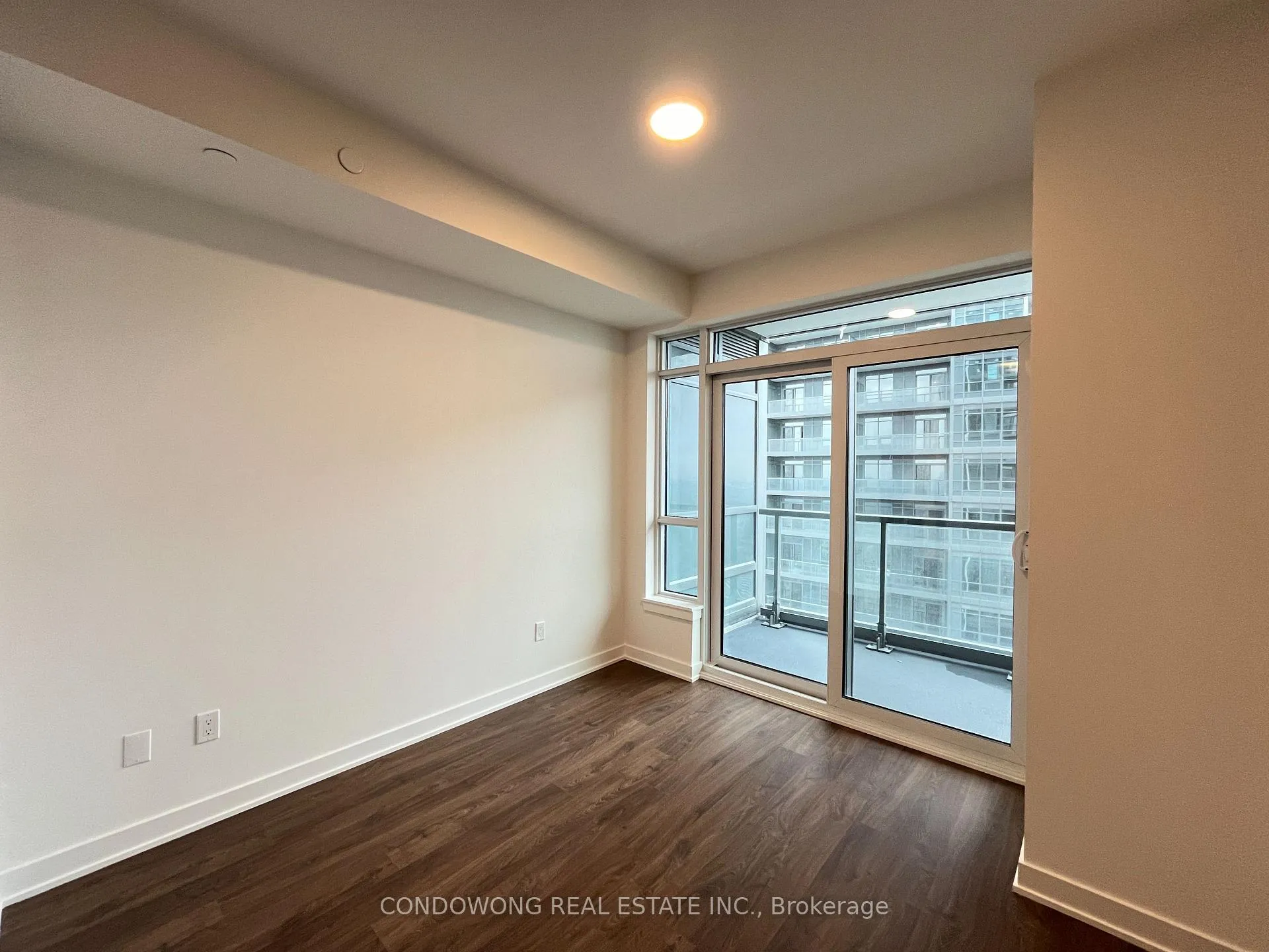Photo 10 of 50 Upper Mall Way E, Vaughan, Brownridge — HOMEH