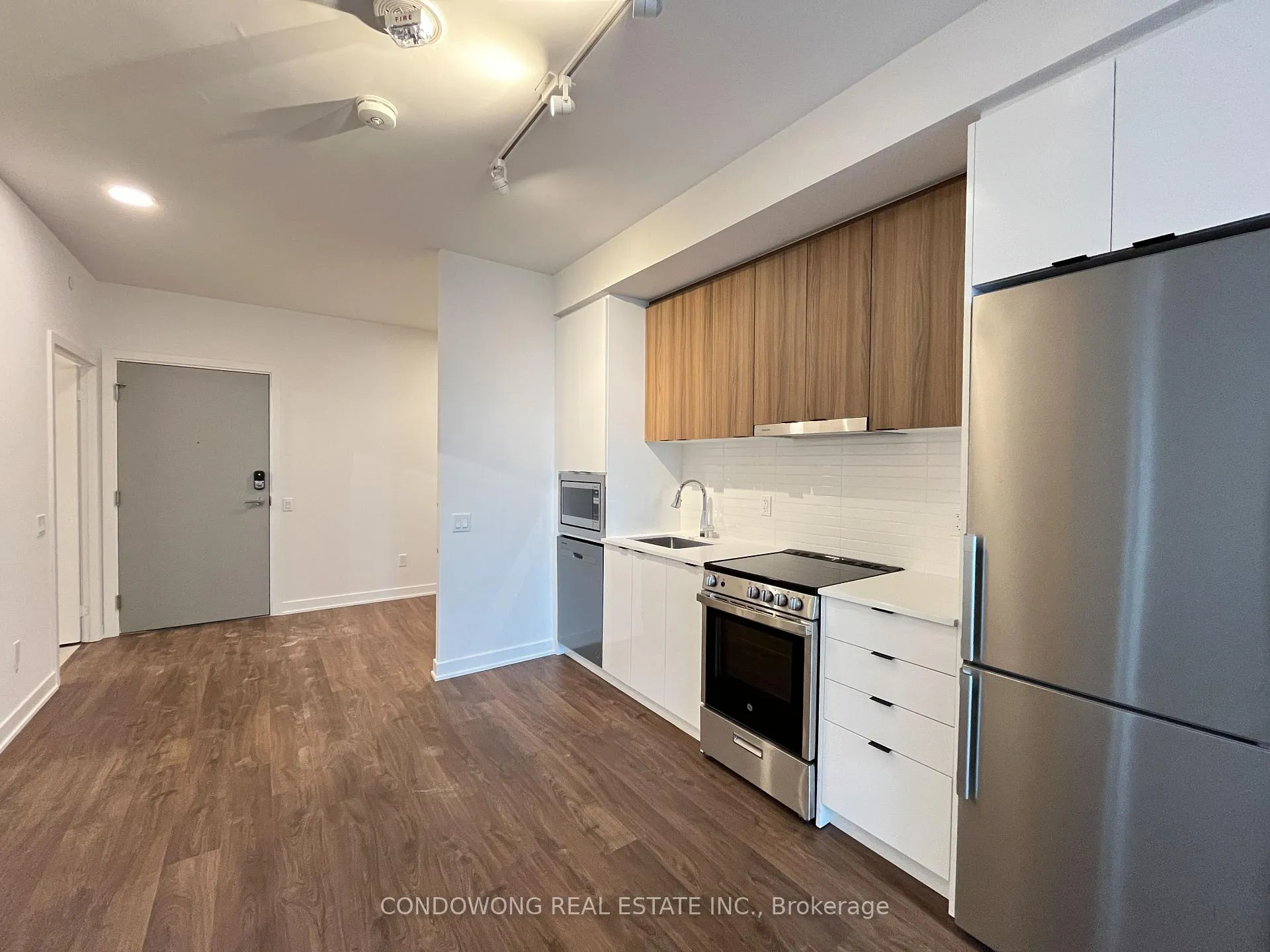 Photo 12 of 50 Upper Mall Way E, Vaughan, Brownridge — HOMEH