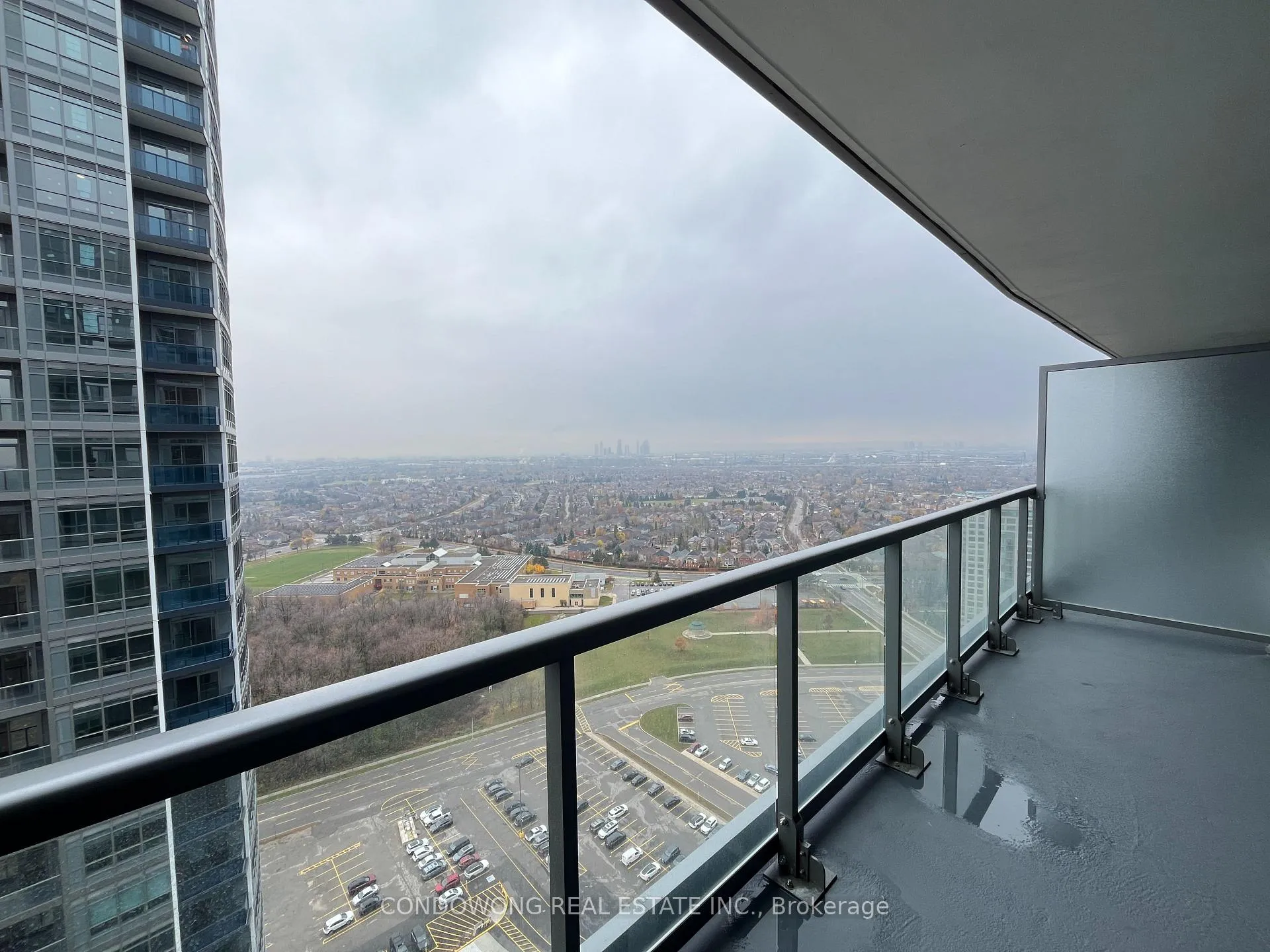 Photo 15 of 50 Upper Mall Way E, Vaughan, Brownridge — HOMEH