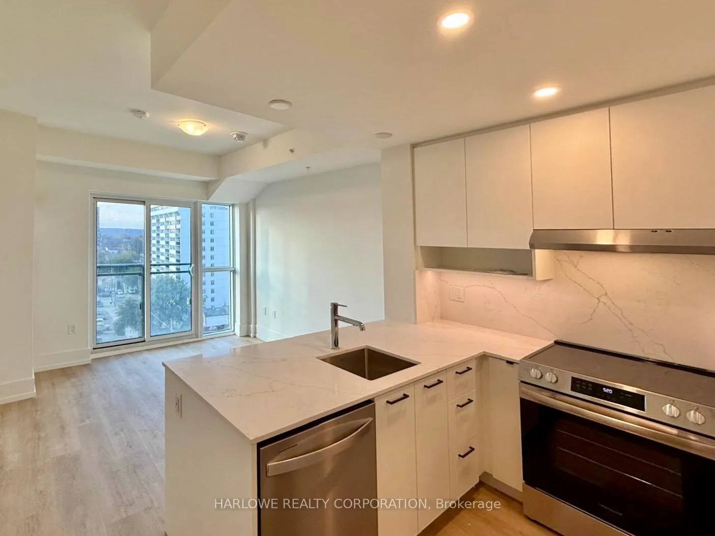 Front of Unit 804, 206 King Street W