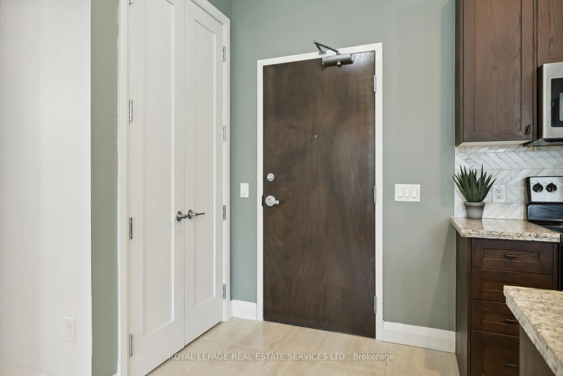 Photo 3 of Unit 313, 118 King Street E, Hamilton, Beasley — HOMEH