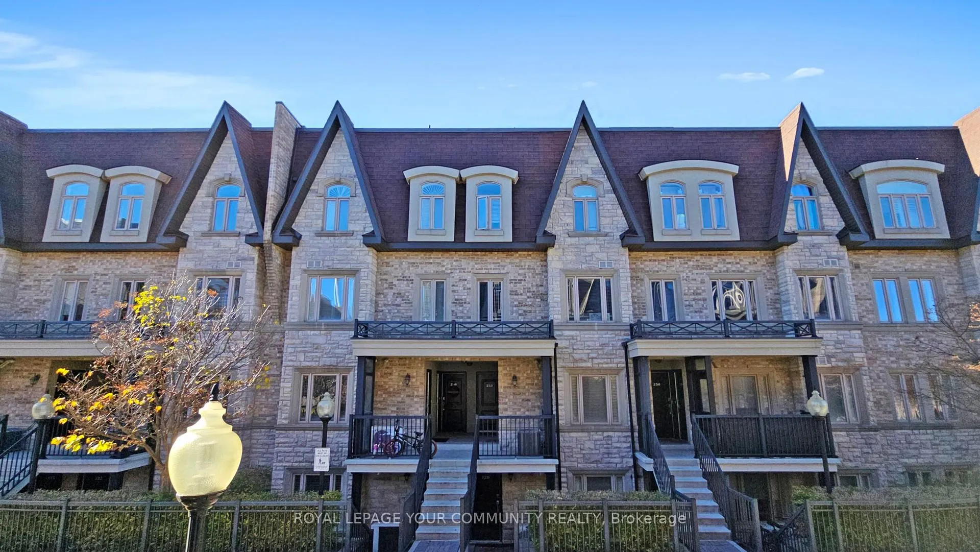 Photo 1 of Unit 253, 318 John Street, Markham, Aileen-Willowbrook — HOMEH
