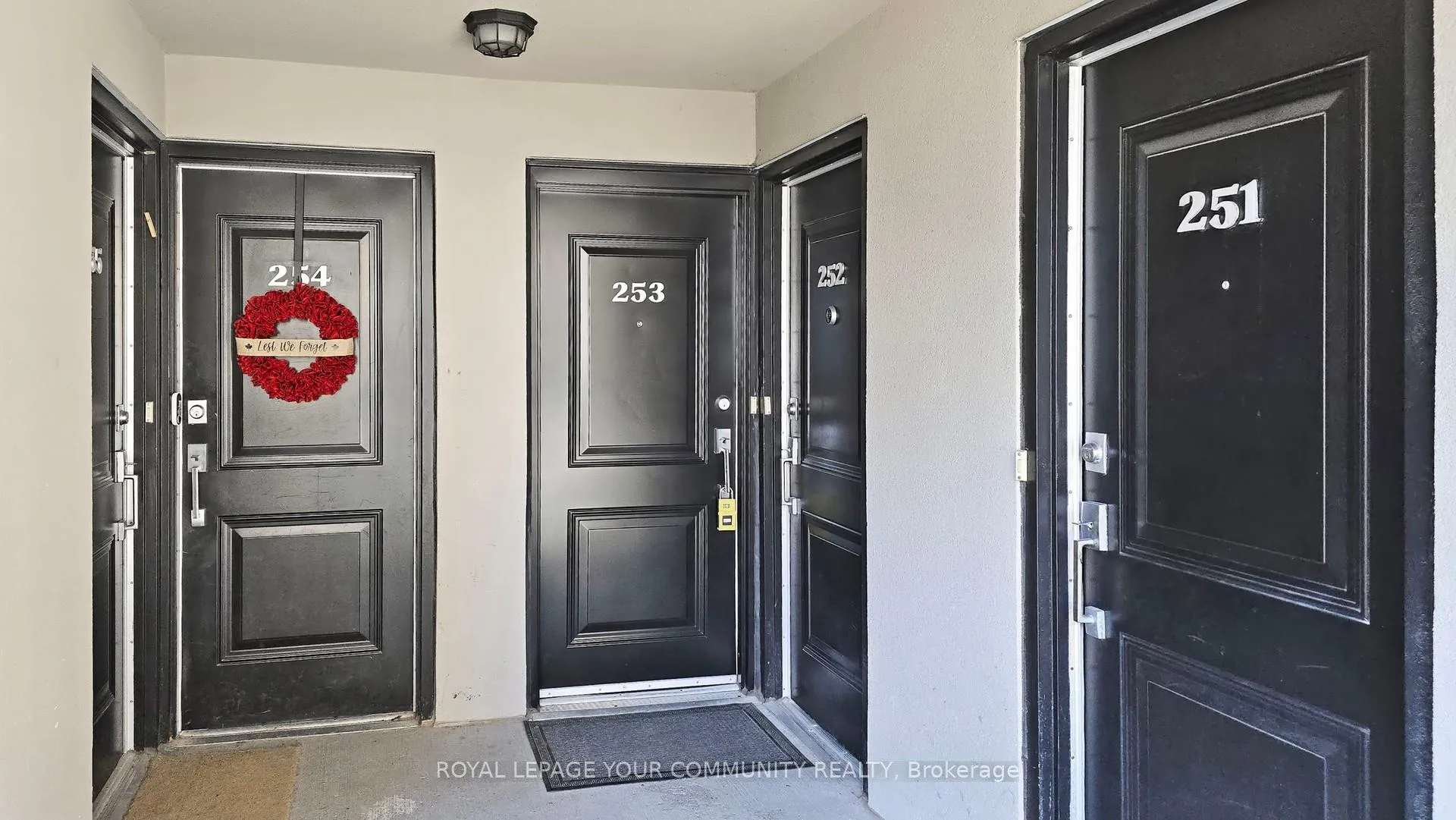 Photo 2 of Unit 253, 318 John Street, Markham, Aileen-Willowbrook — HOMEH