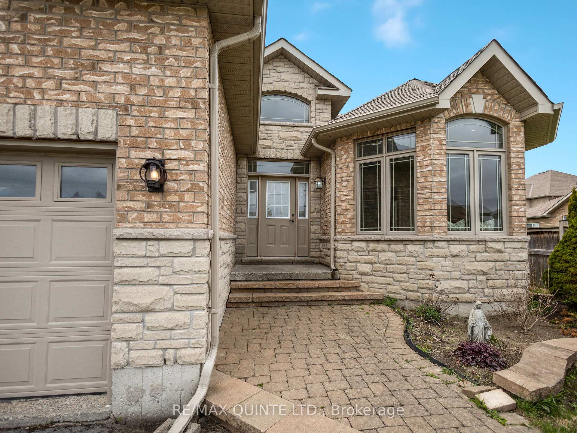 Photo 3 of 12 Hampton Ridge Drive, Belleville, Thurlow Ward — HOMEH