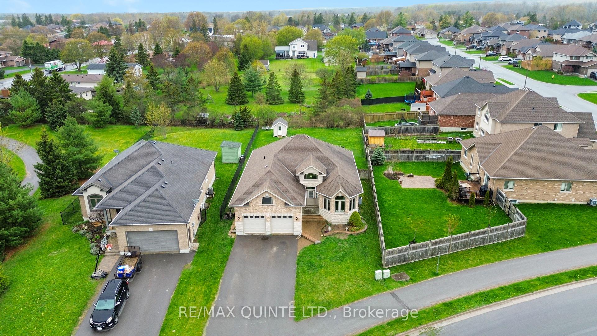 Photo 4 of 12 Hampton Ridge Drive, Belleville, Thurlow Ward — HOMEH