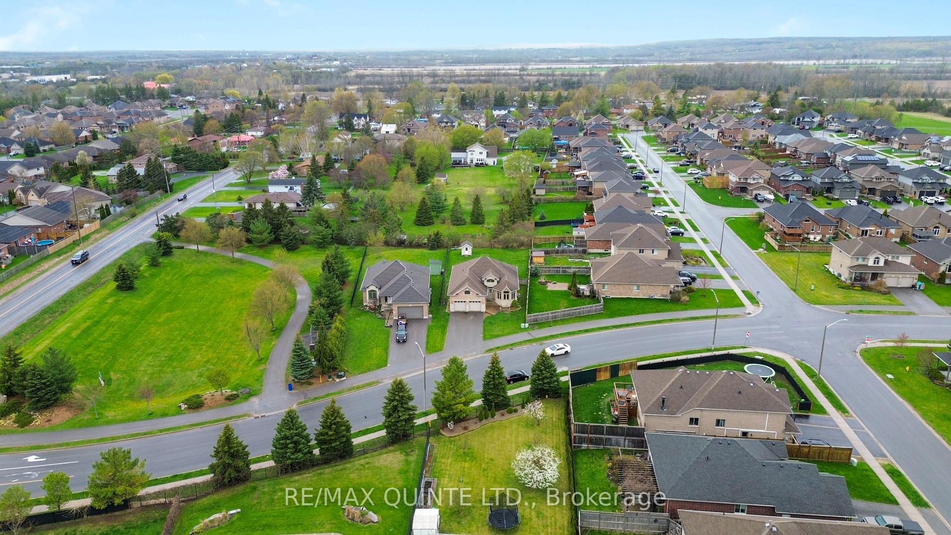 Photo 5 of 12 Hampton Ridge Drive, Belleville, Thurlow Ward — HOMEH