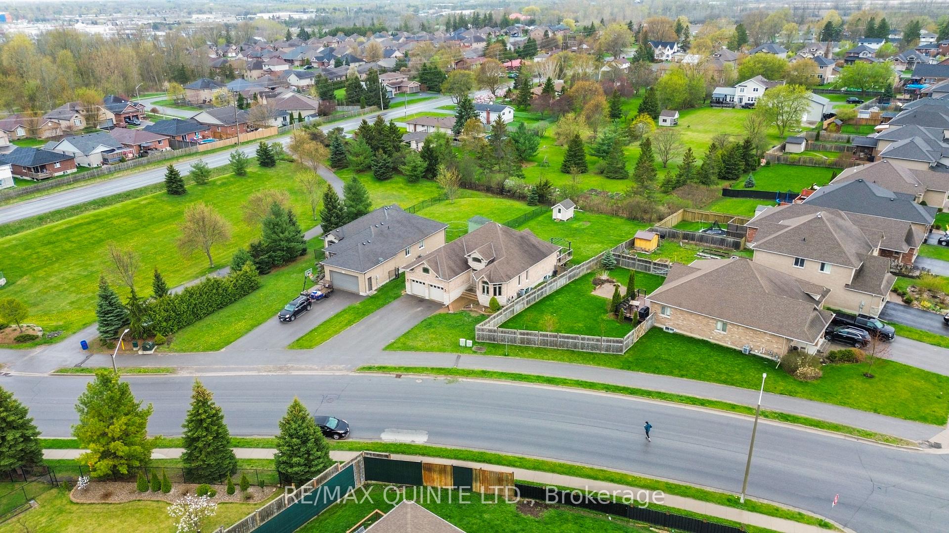 Photo 7 of 12 Hampton Ridge Drive, Belleville, Thurlow Ward — HOMEH