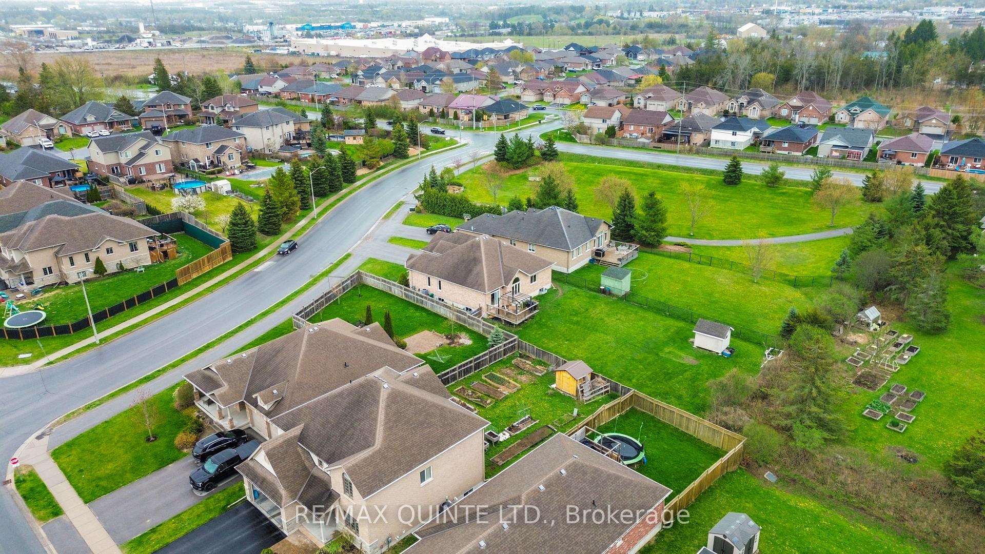 Photo 8 of 12 Hampton Ridge Drive, Belleville, Thurlow Ward — HOMEH