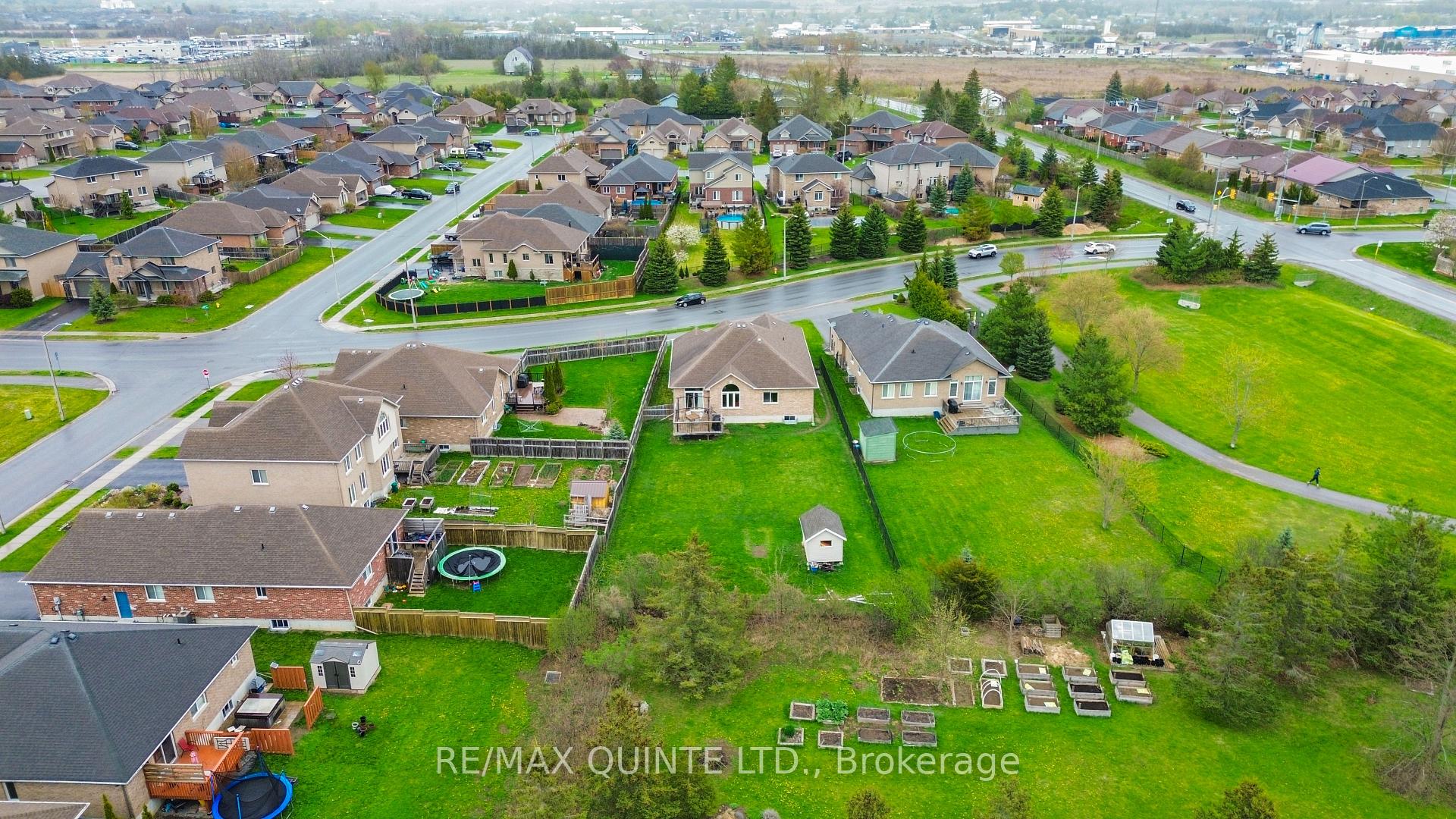 Photo 9 of 12 Hampton Ridge Drive, Belleville, Thurlow Ward — HOMEH