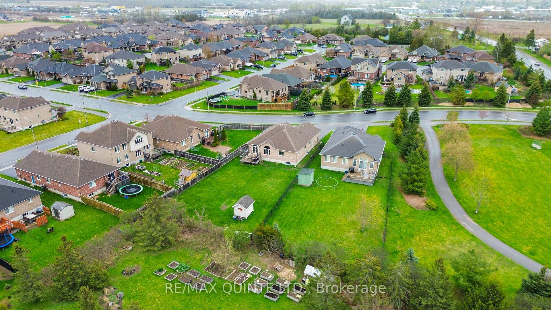 Photo 10 of 12 Hampton Ridge Drive, Belleville, Thurlow Ward — HOMEH