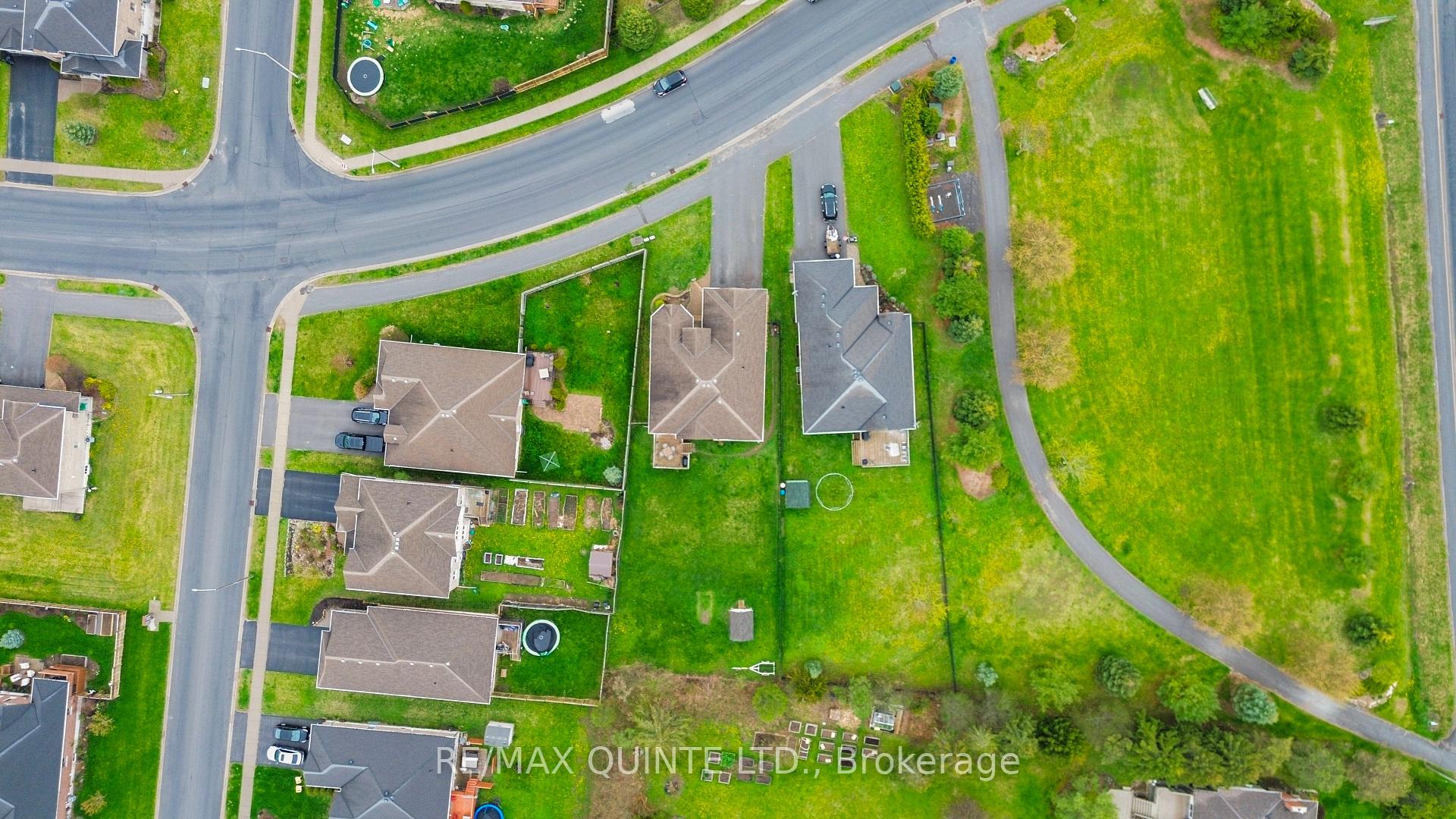 Photo 11 of 12 Hampton Ridge Drive, Belleville, Thurlow Ward — HOMEH