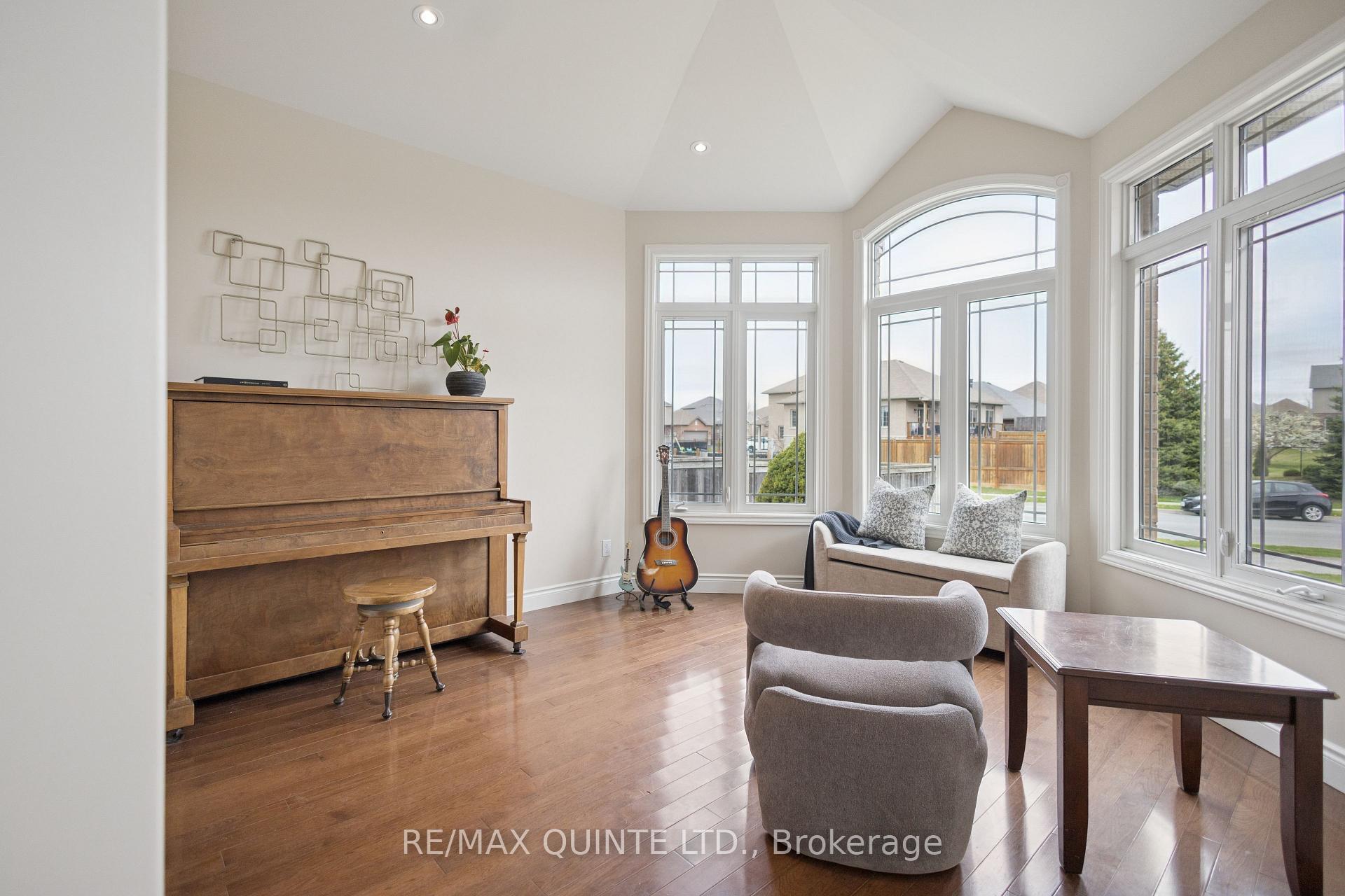 Photo 14 of 12 Hampton Ridge Drive, Belleville, Thurlow Ward — HOMEH