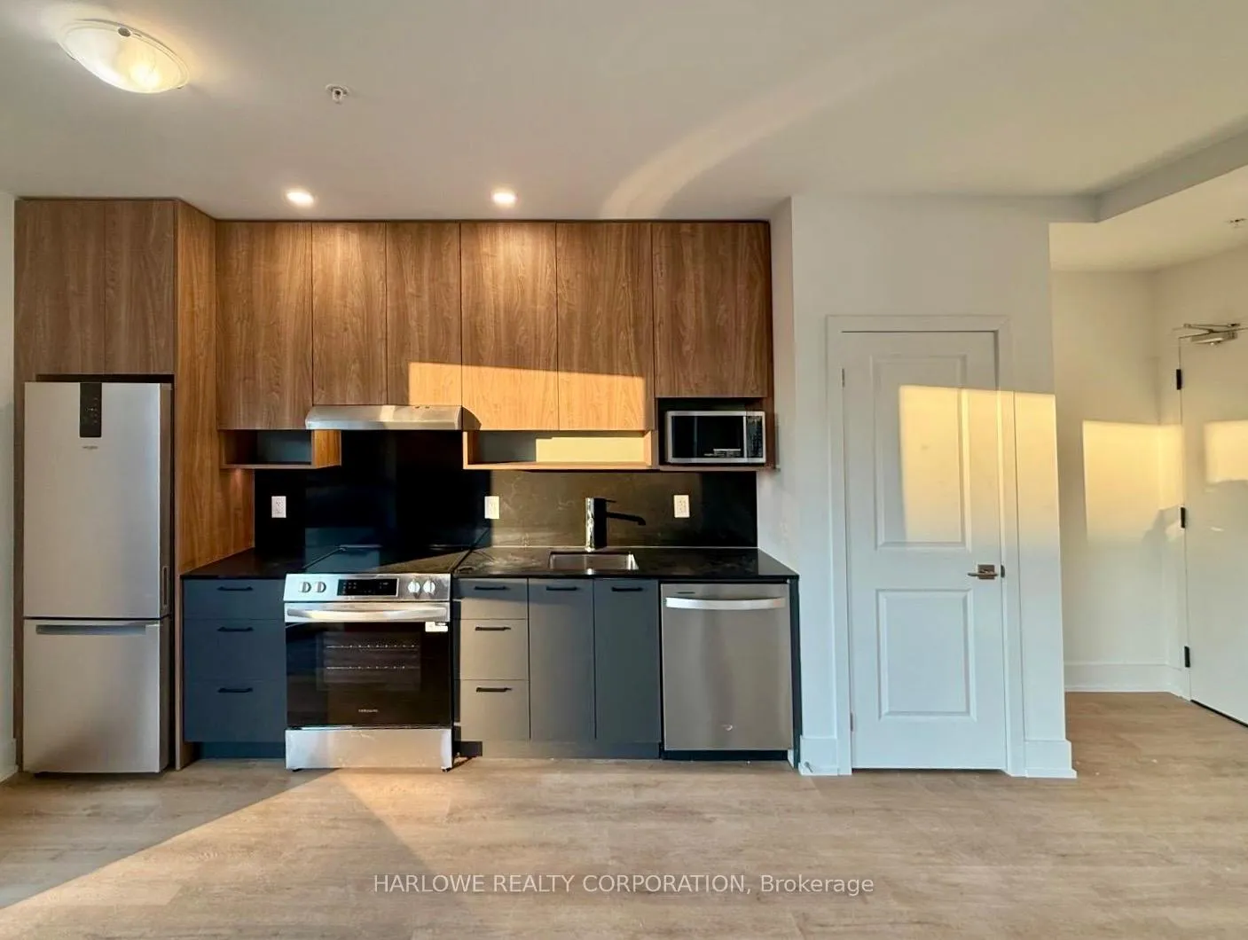 Photo 2 of Unit 402, 206 King Street W, Hamilton, Central — HOMEH