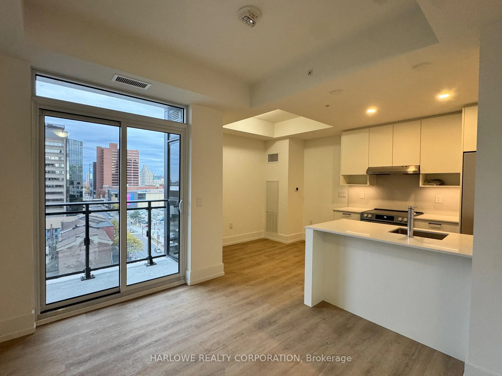 Front of Unit 811, 206 King Street W