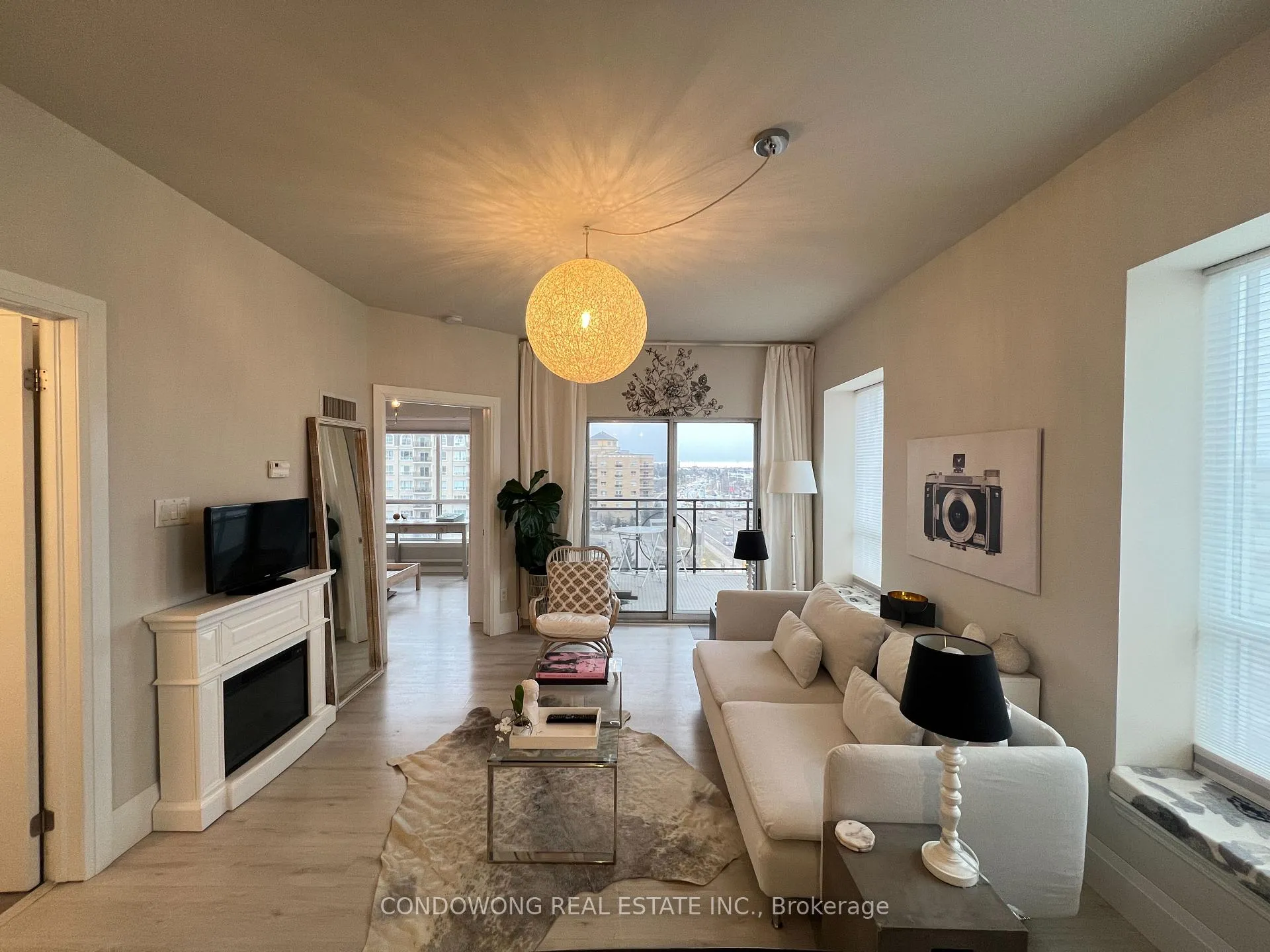Front of Unit 621, 8 Maison Parc Court