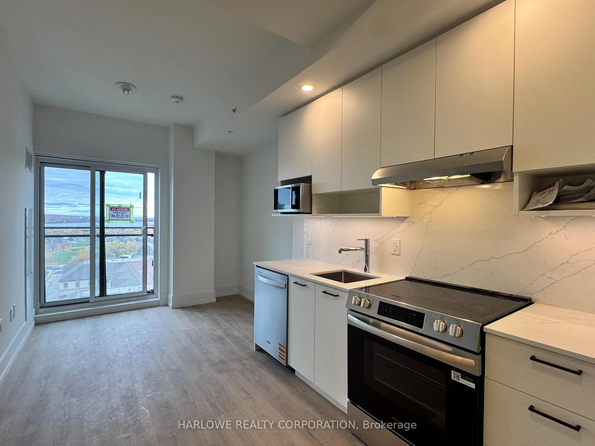 Front of Unit 906, 206 King Street W
