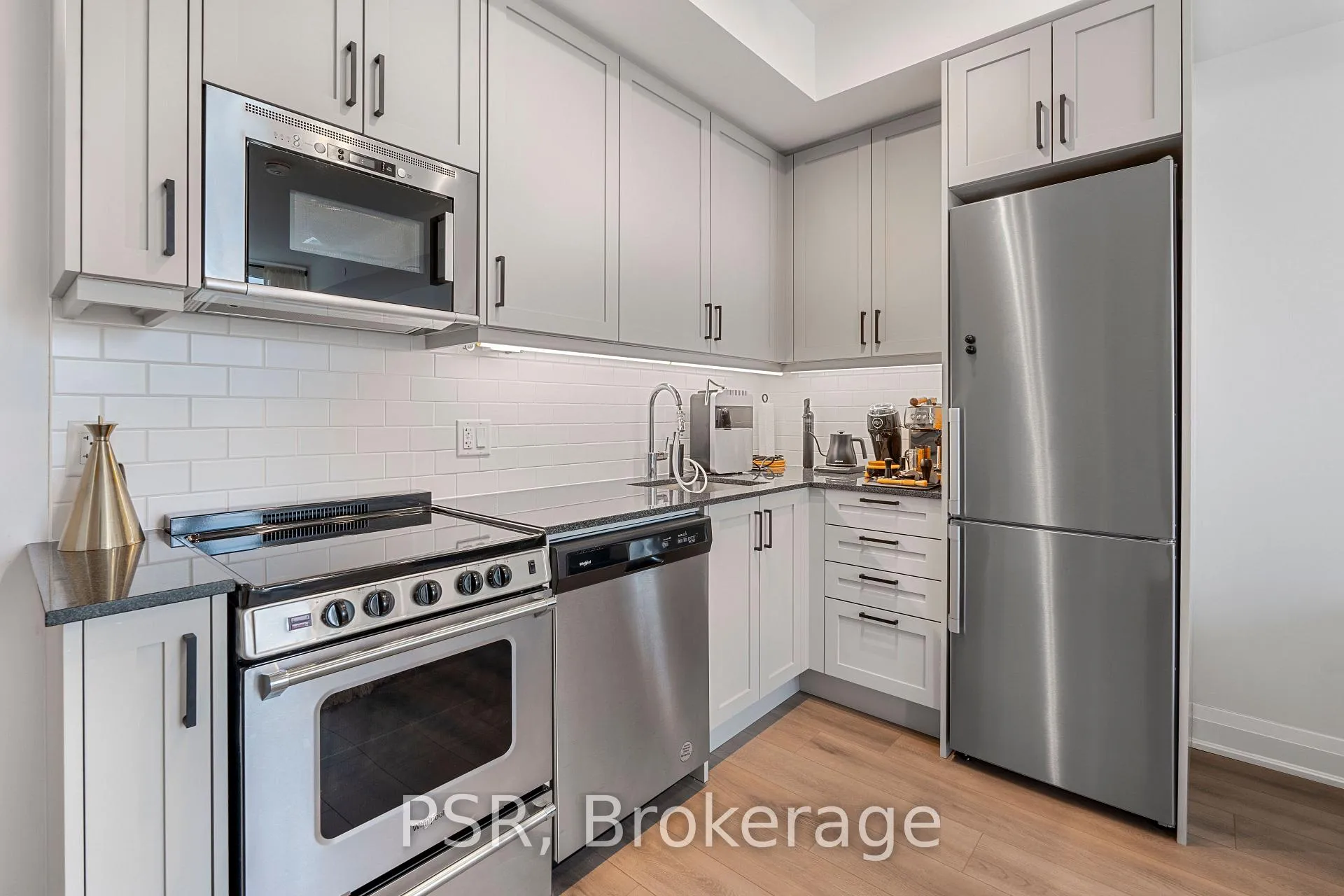 Photo 7 of Unit 704, 20 Gatineau Drive E, Vaughan, Beverley Glen — HOMEH