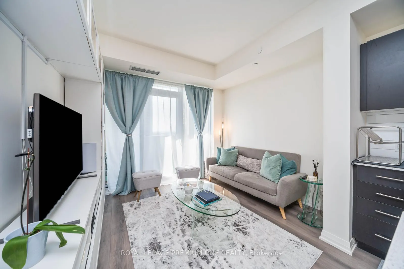 Photo 8 of Unit 1104, 9000 Jane Street, Vaughan, Concord — HOMEH