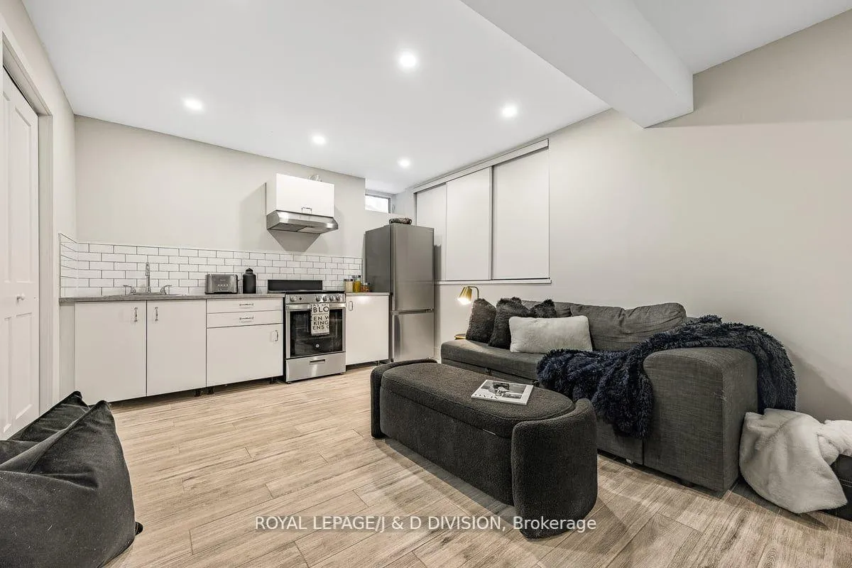 Photo 3 of Unit Lower, 31 Lawrence Avenue W, Toronto, Lawrence Park South — HOMEH
