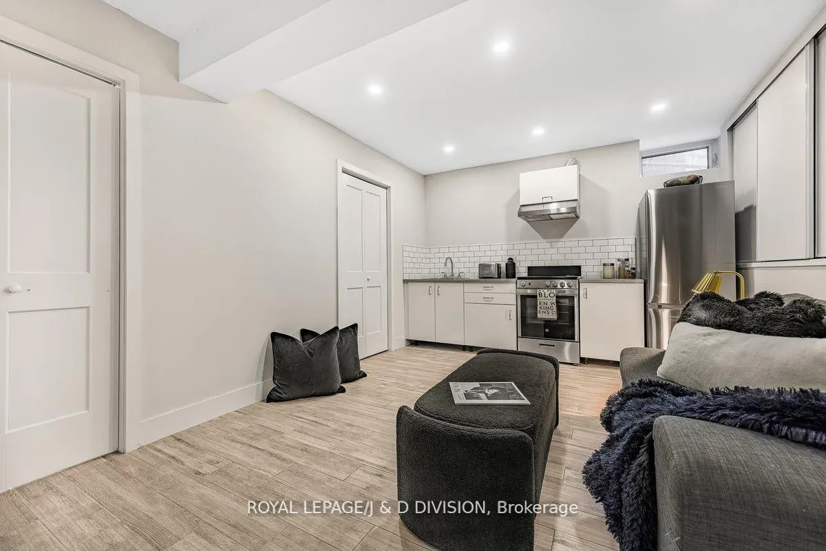 Photo 4 of Unit Lower, 31 Lawrence Avenue W, Toronto, Lawrence Park South — HOMEH