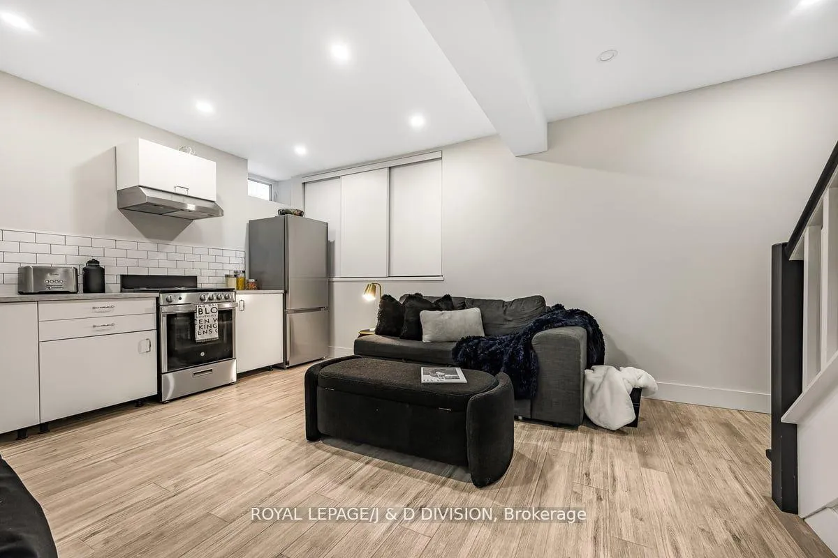 Photo 5 of Unit Lower, 31 Lawrence Avenue W, Toronto, Lawrence Park South — HOMEH