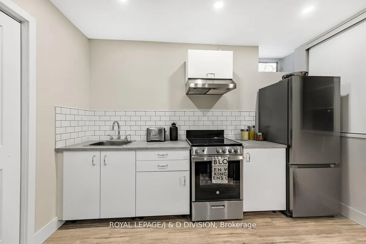 Photo 7 of Unit Lower, 31 Lawrence Avenue W, Toronto, Lawrence Park South — HOMEH