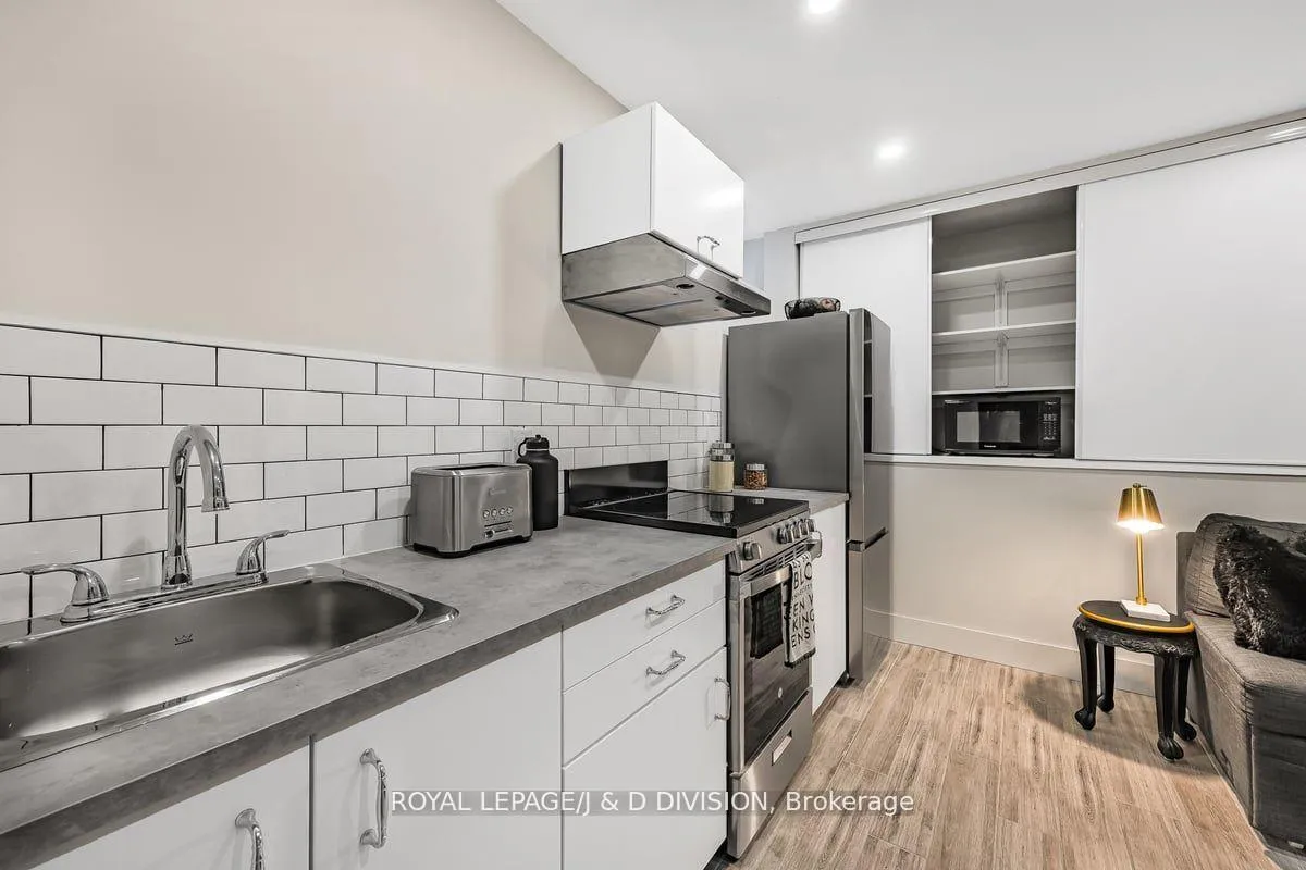 Photo 8 of Unit Lower, 31 Lawrence Avenue W, Toronto, Lawrence Park South — HOMEH