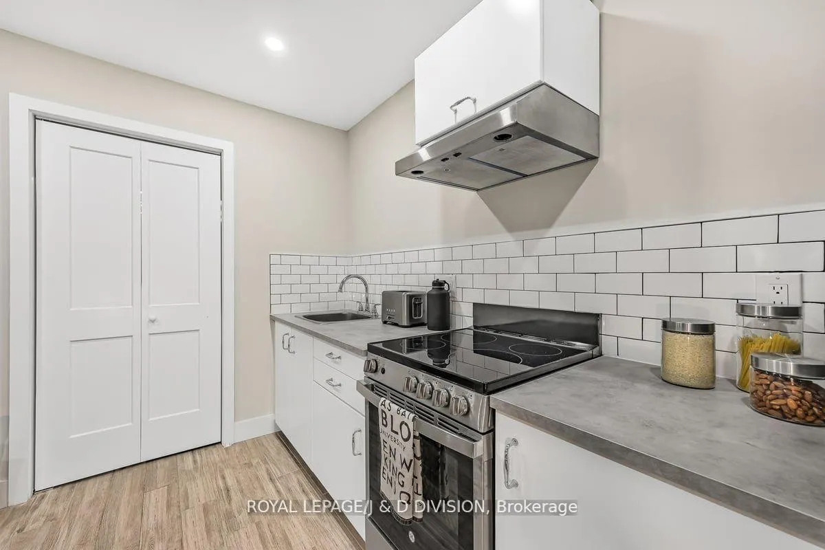 Photo 9 of Unit Lower, 31 Lawrence Avenue W, Toronto, Lawrence Park South — HOMEH