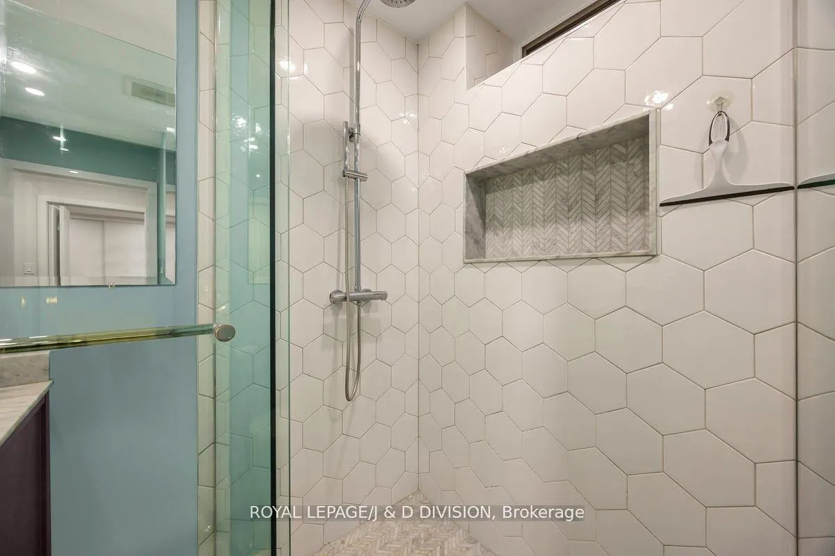 Photo 13 of Unit Lower, 31 Lawrence Avenue W, Toronto, Lawrence Park South — HOMEH