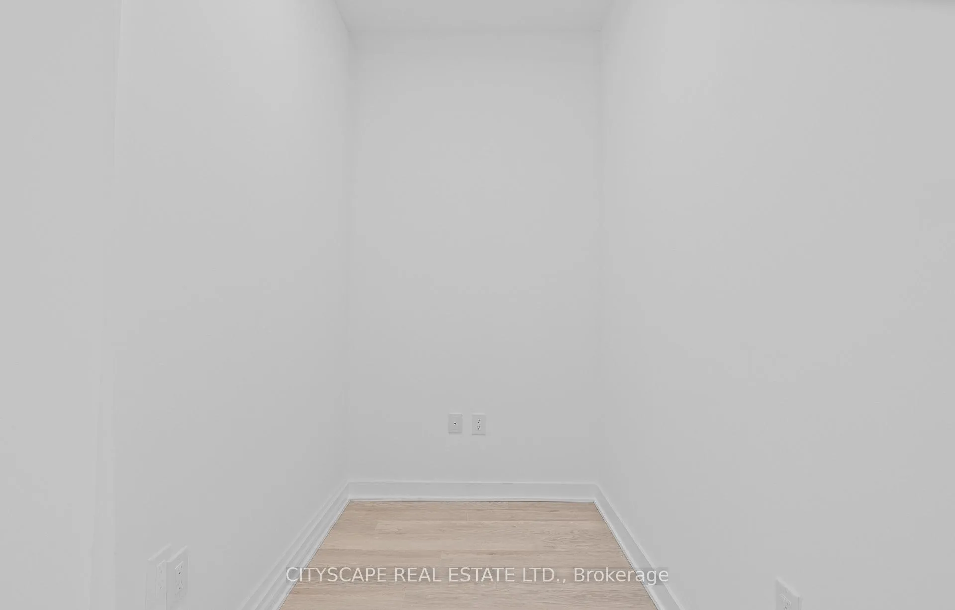 Photo 4 of Unit 610, 2782 Barton Street E, Hamilton, Riverdale — HOMEH