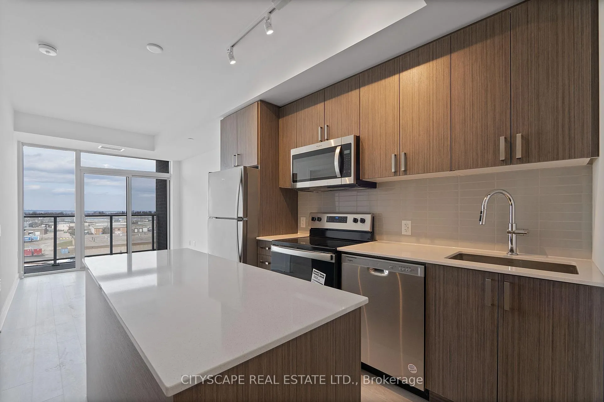 Photo 6 of Unit 610, 2782 Barton Street E, Hamilton, Riverdale — HOMEH