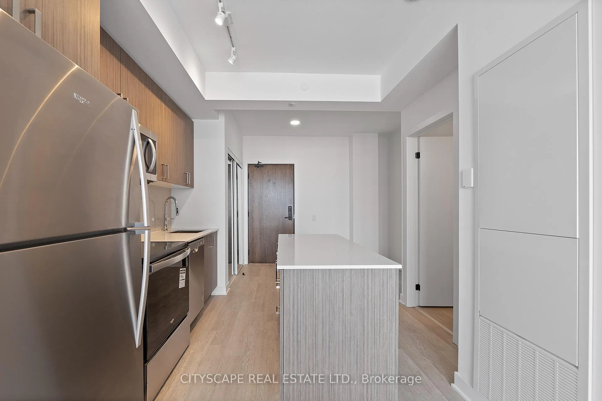 Photo 9 of Unit 610, 2782 Barton Street E, Hamilton, Riverdale — HOMEH