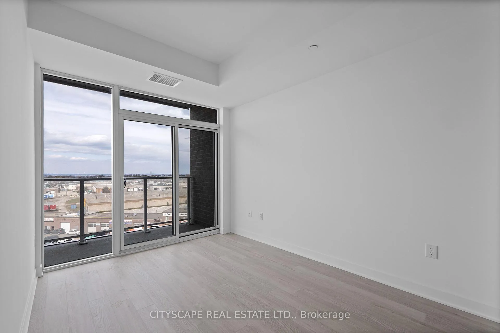 Photo 12 of Unit 610, 2782 Barton Street E, Hamilton, Riverdale — HOMEH