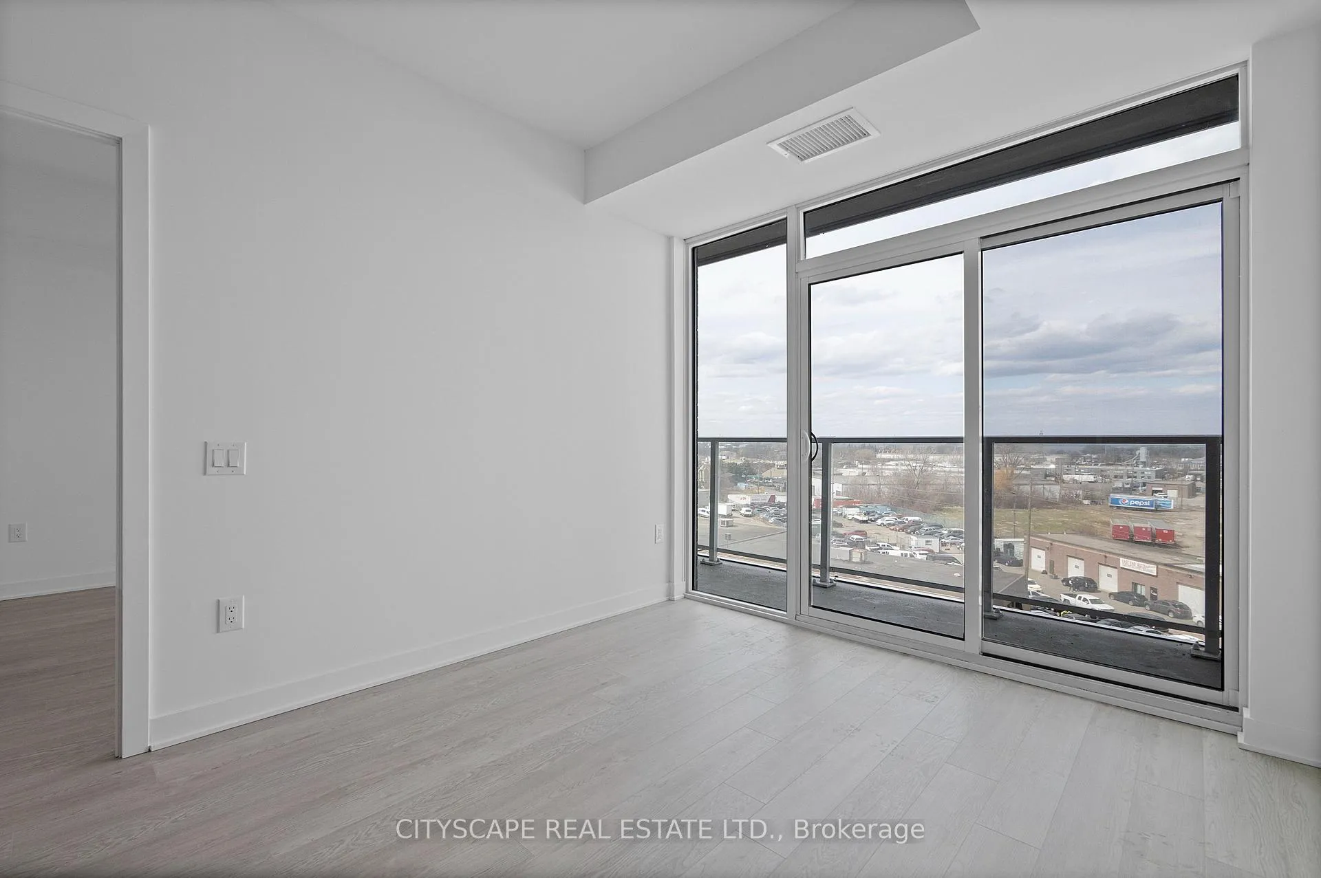 Photo 13 of Unit 610, 2782 Barton Street E, Hamilton, Riverdale — HOMEH