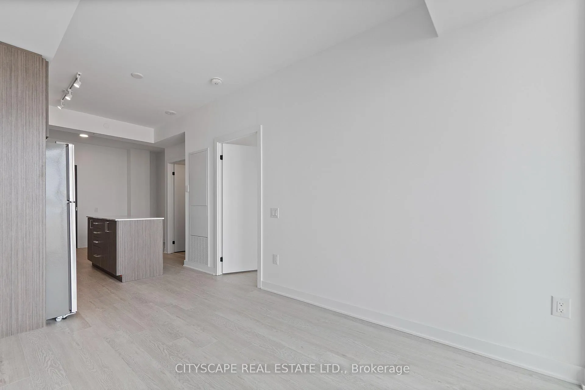 Photo 14 of Unit 610, 2782 Barton Street E, Hamilton, Riverdale — HOMEH