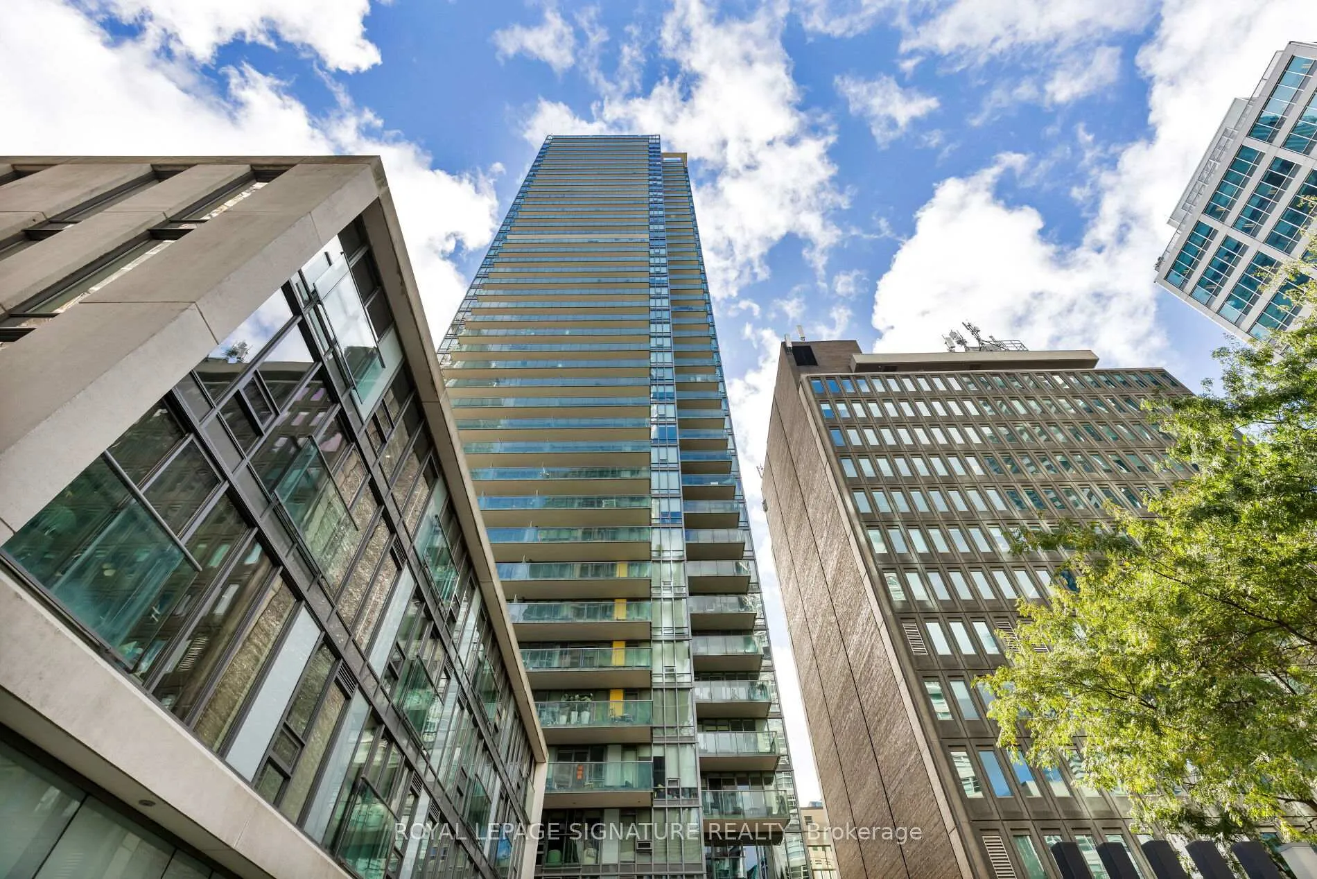 Front of Unit 2006, 33 Lombard Street